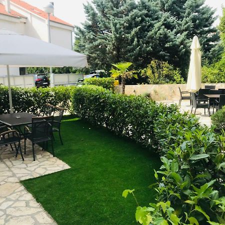 Apartments Eva Малинска Экстерьер фото