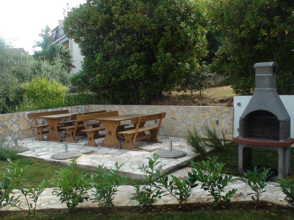 Apartments Eva Малинска Экстерьер фото