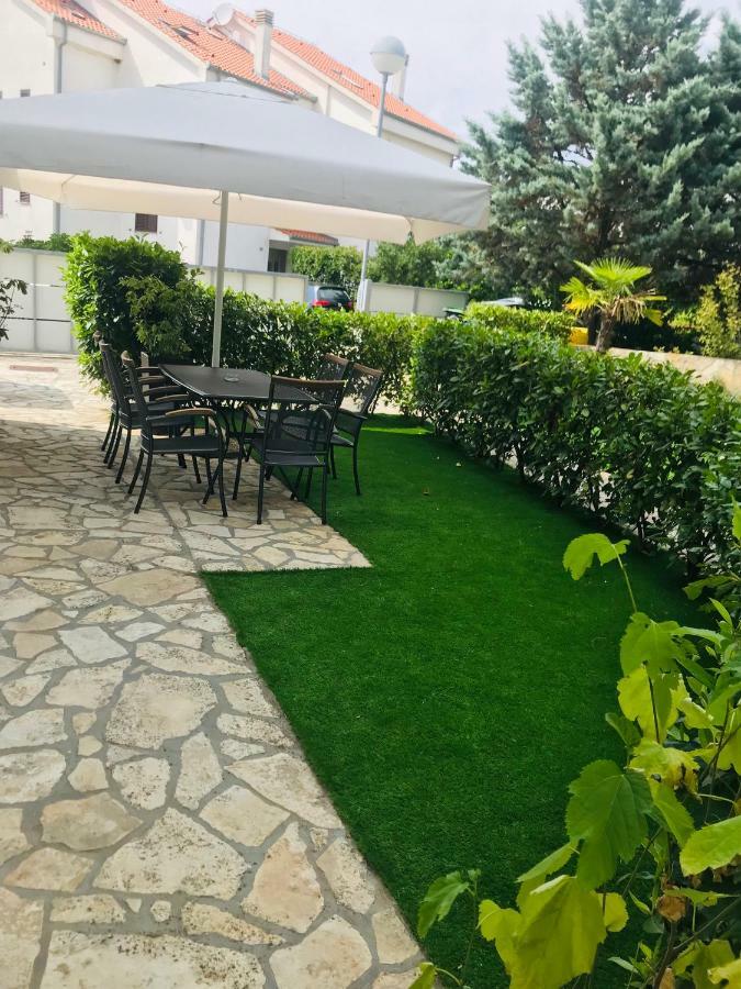 Apartments Eva Малинска Экстерьер фото